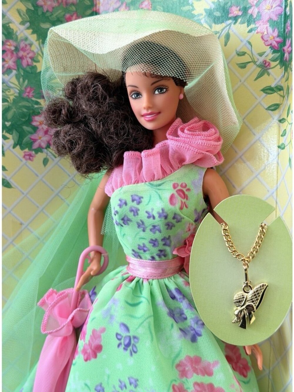 2001 Barbie Simply Charming Hispanic Doll Special Edition Mattel 54243 - Picture 7 of 12